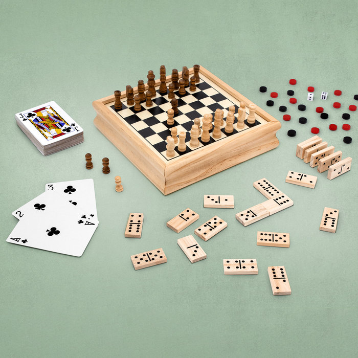 alt_promocional_publicitario_Juego-Cartas_Dados_EN20_10