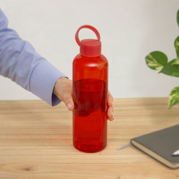 alt_promocional_publicitario_botella_PET_T662-rojo-contexto