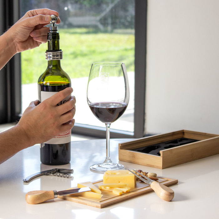 alt_promocional_publicitario_Set-Vino-quesos_T708_contexto-1