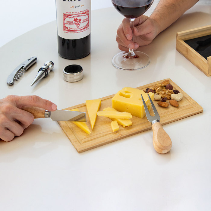 alt_promocional_publicitario_Set-Vino-quesos_T708_contexto-2