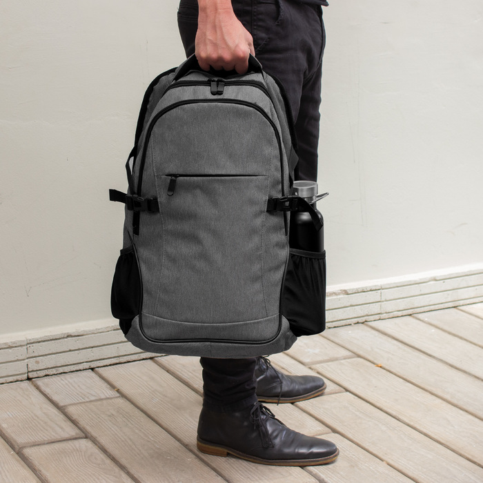 alt_-promocional_publicitario_mochila_nomawalk_Force_K18_contexto_2