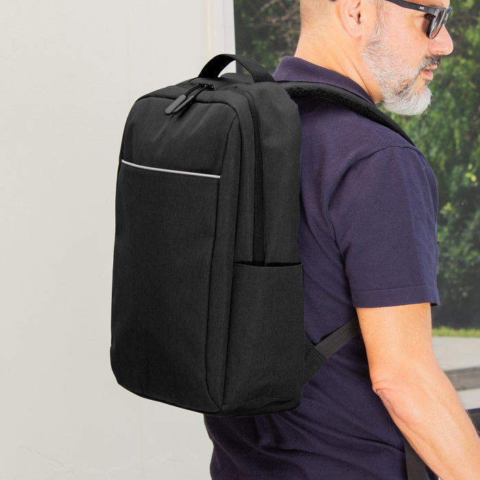 alt_-promocional_mochila_C579_negro_contexto (1)